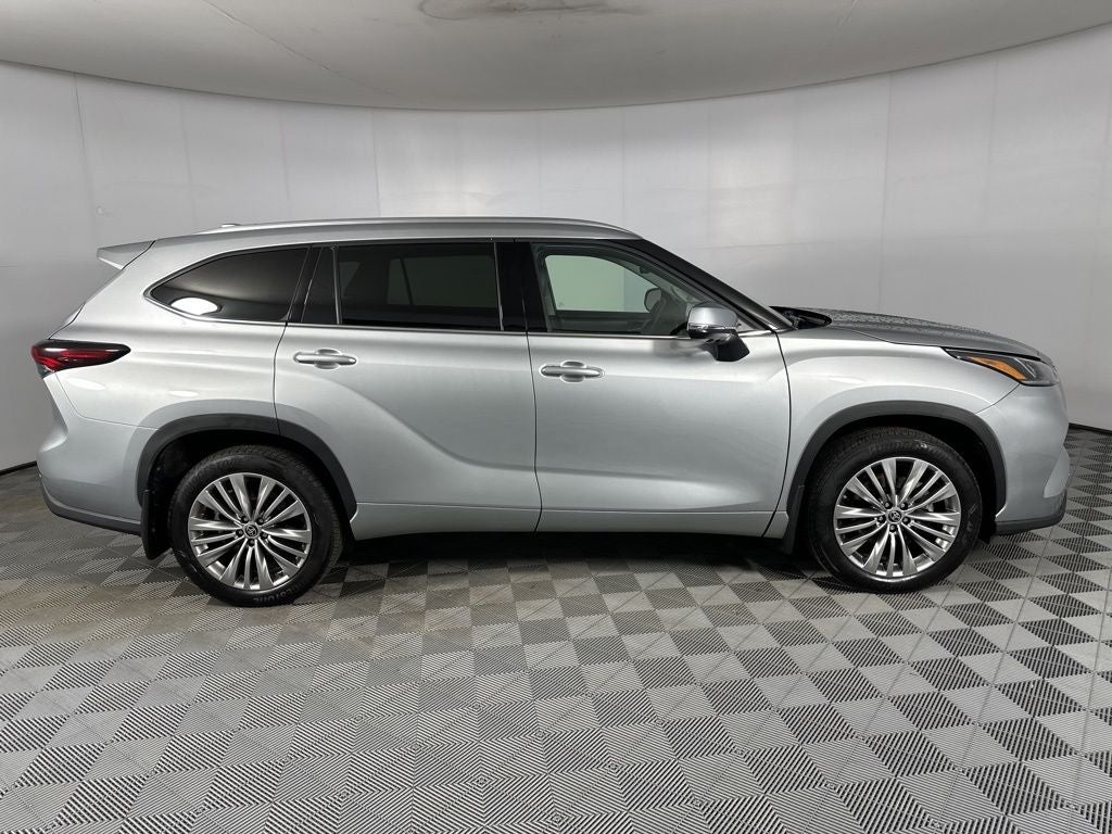 2025 Toyota Highlander Platinum