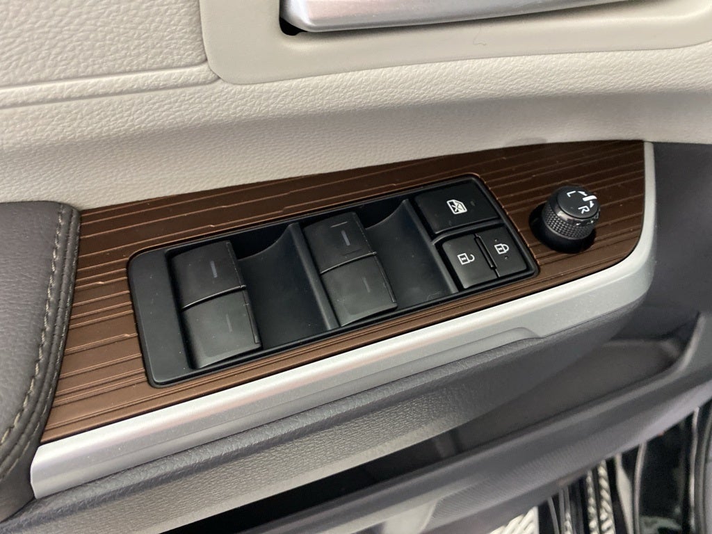 2023 Toyota Sienna XLE 8 Passenger