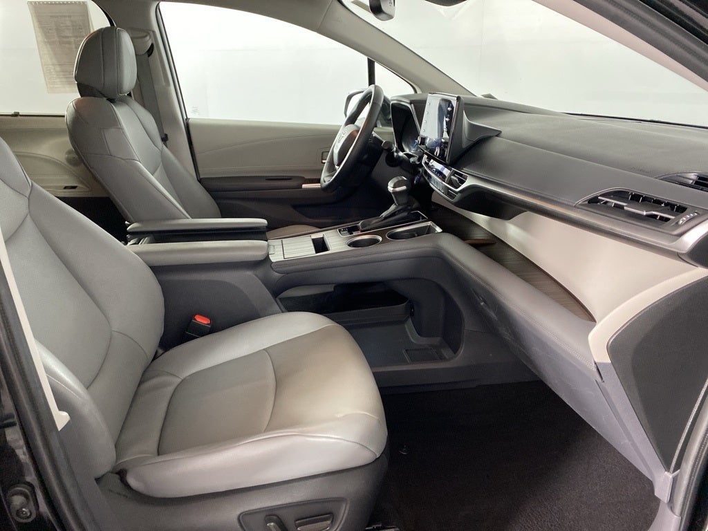 2023 Toyota Sienna XLE 8 Passenger