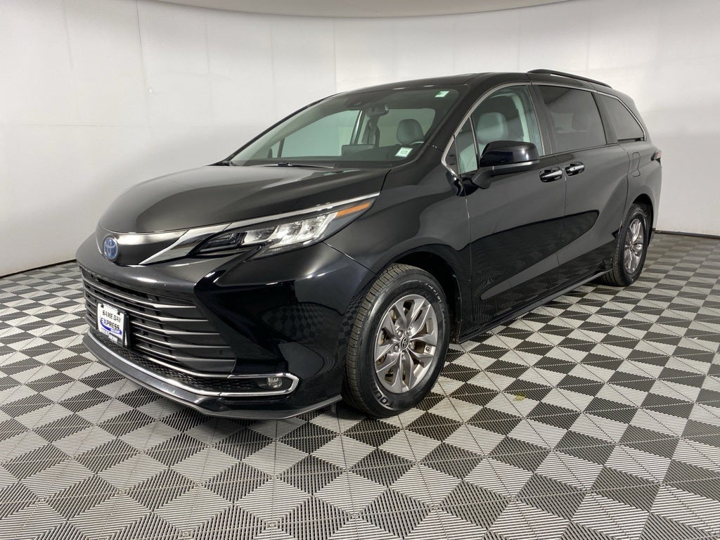 2023 Toyota Sienna XLE 8 Passenger