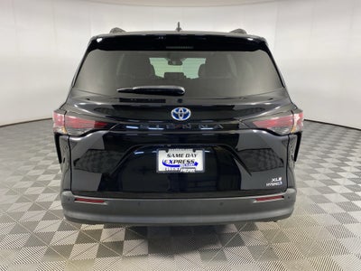 2023 Toyota Sienna XLE 8 Passenger