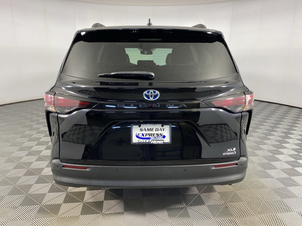 2023 Toyota Sienna XLE 8 Passenger