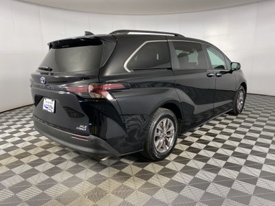 2023 Toyota Sienna XLE 8 Passenger