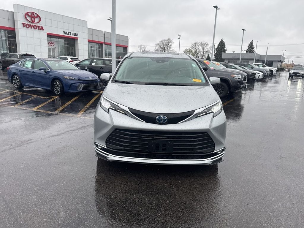 2021 Toyota Sienna XLE 7 Passenger