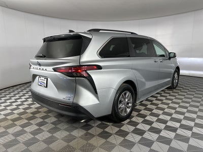 2022 Toyota Sienna XLE 7 Passenger