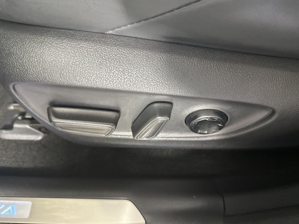 2024 Toyota Venza LE