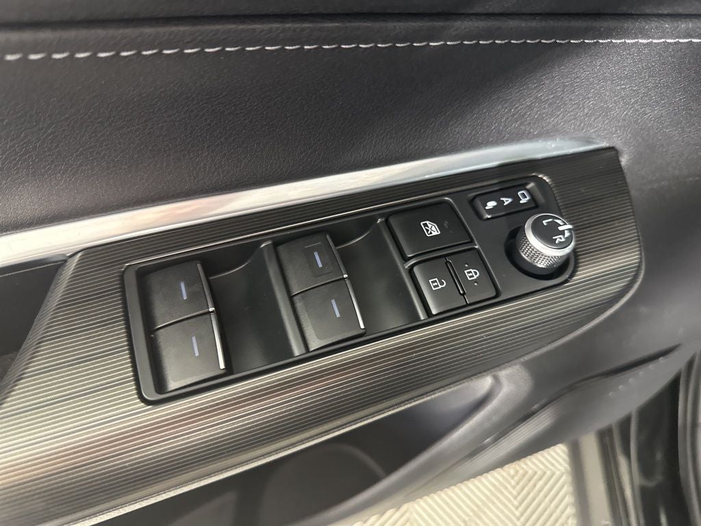 2024 Toyota Venza LE