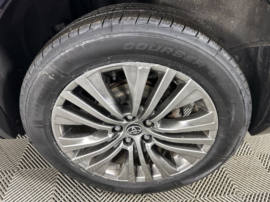 2024 Toyota Venza XLE