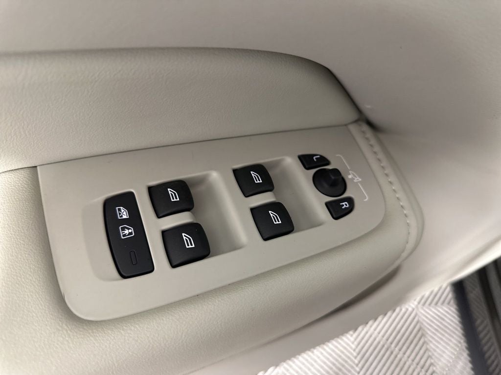 2022 Volvo XC60 B5 Inscription