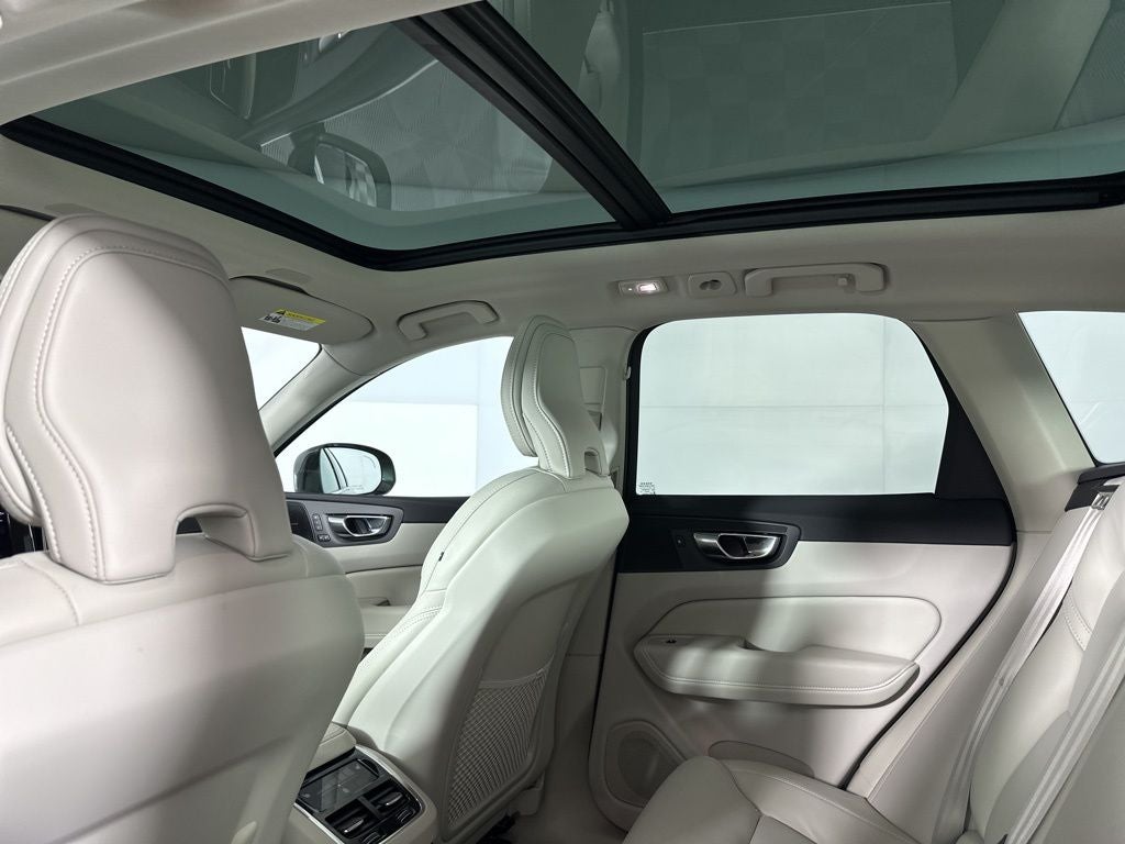 2022 Volvo XC60 B5 Inscription