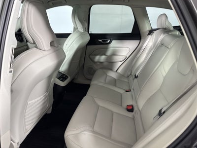 2022 Volvo XC60 B5 Inscription
